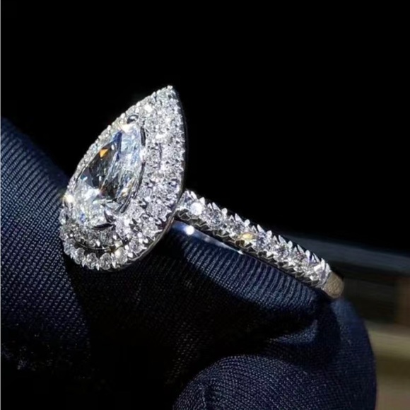 🌹Elegant silver plated, inlaid waterdrop shape zircon ring size 7 - Picture 4 of 5